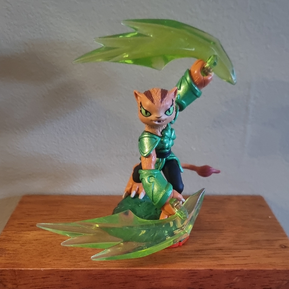 Skylanders: Trap Team Video Game Series ~ Tuff Luck Character Figure